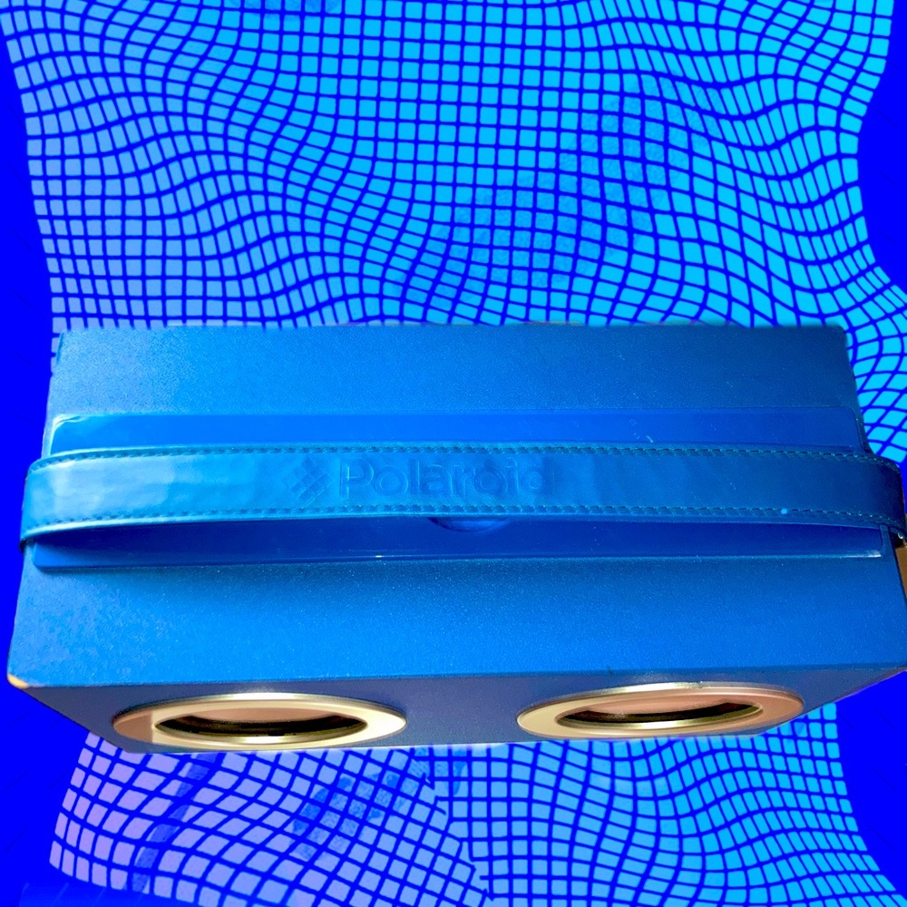Polaroid Retro "Boombox" Wireless Speaker - Picture 2 of 3